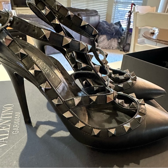 Womens size 36 (US 6) Valentino heels - Picture 4 of 11